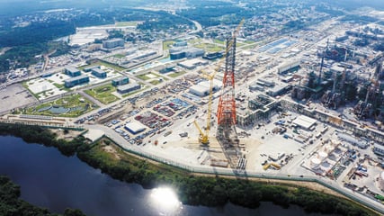 Figure 4 Case 3 Demountable Flare System Photo During Derrick Construction
