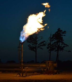 Mehrpunkt-Bodenfackel-Testaufbau Flamme