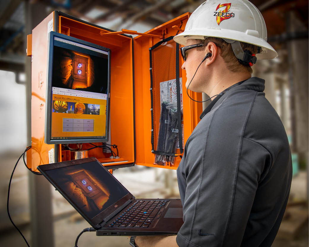 Worker mit Zeeco Livestream Virtual Testing