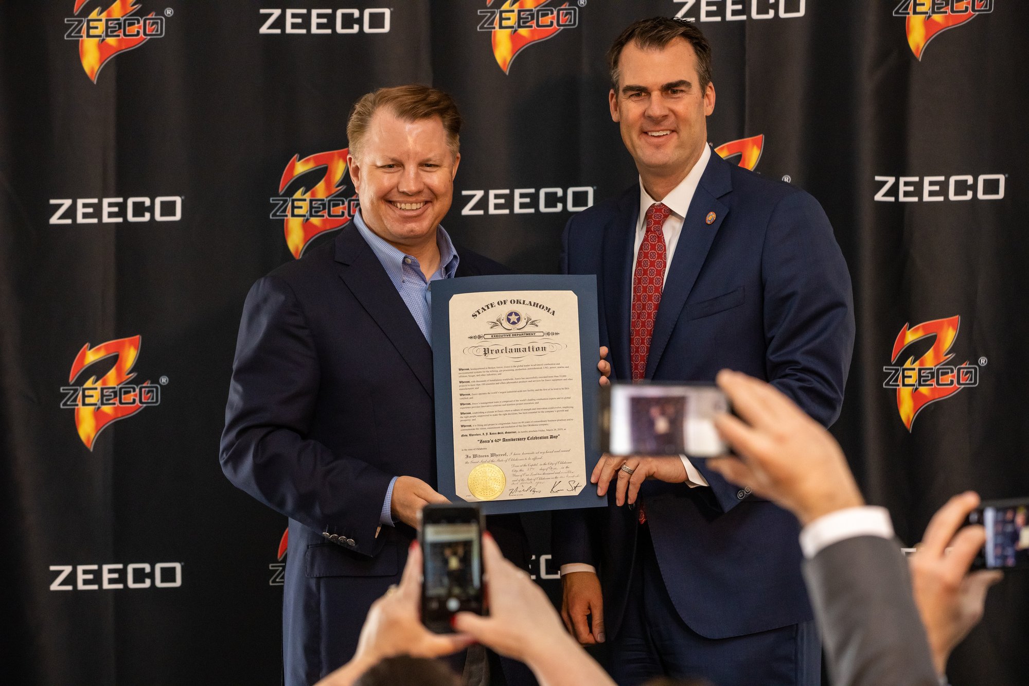 Zeeco 40e anniversaire_Zeeco Président-directeur général Darton Zink-Gouverneur de l'Oklahoma Kevin Stitt